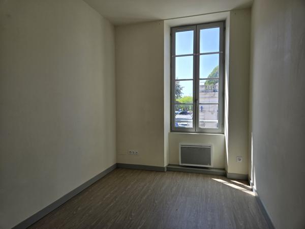 Appartement
                                                                                                                                                                                                                                                                                                                        4 pièce(s)                                                                                                                                                                                                          3 chambre(s)                                                                                                                                                                                                          111  m²