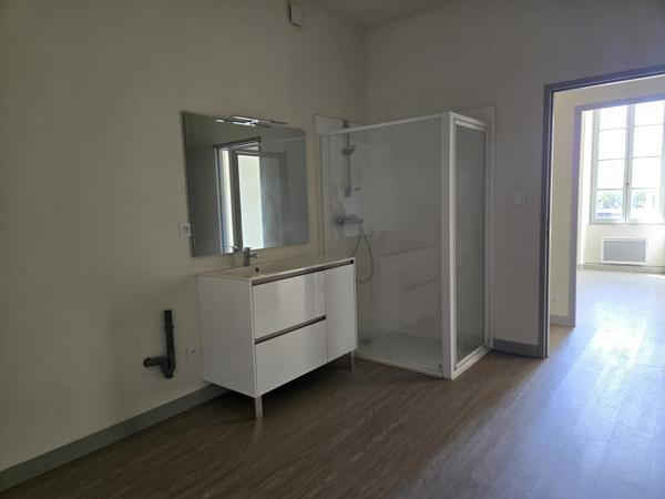 Appartement
                                                                                                                                                                                                                                                                                                                        4 pièce(s)                                                                                                                                                                                                          3 chambre(s)                                                                                                                                                                                                          111  m²