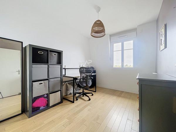 EXCLUSIVITÉ CROISSY-SUR-SEINE ? Appartement familial 4 pièces avec balcon, 2 parkings et cave 548 000 € **  - Référence  162158