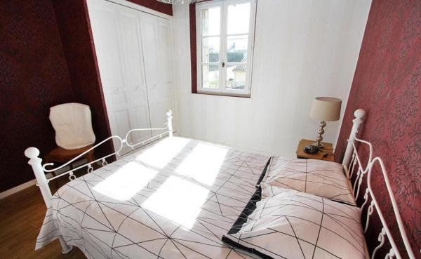 BELLE ET GRANDE DEMEURE AVEC PISCINE CHAUFFEE