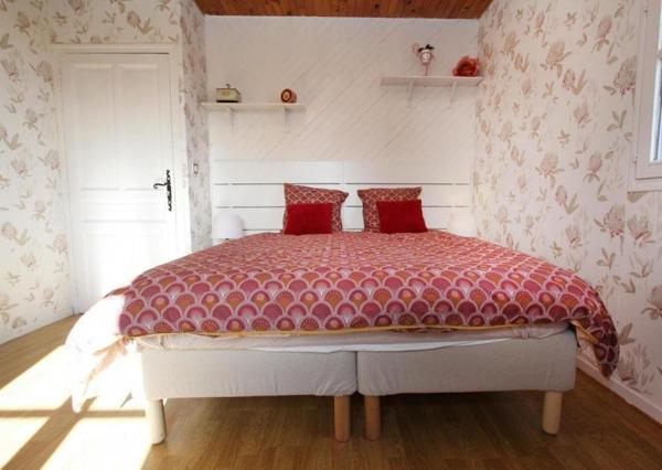 BELLE ET GRANDE DEMEURE AVEC PISCINE CHAUFFEE