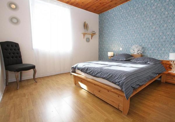 BELLE ET GRANDE DEMEURE AVEC PISCINE CHAUFFEE