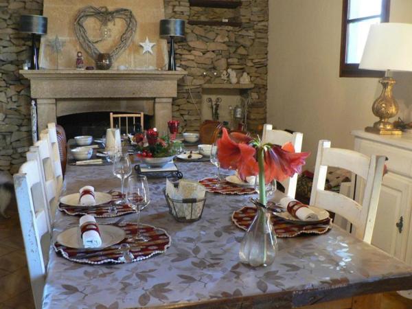 BELLE ET GRANDE DEMEURE AVEC PISCINE CHAUFFEE