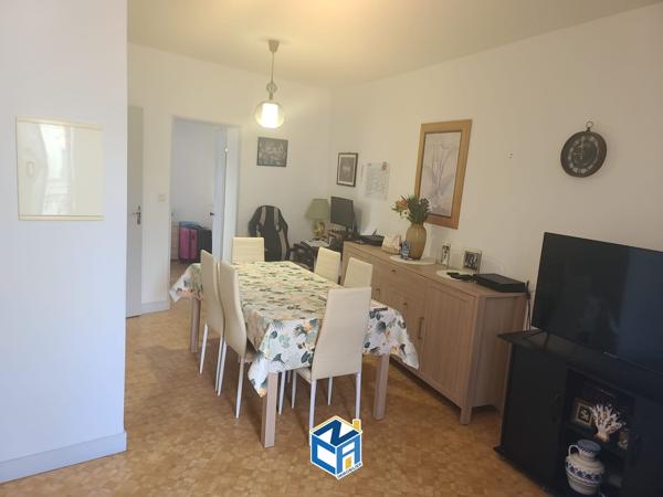 Immeuble avec appartements et commerce