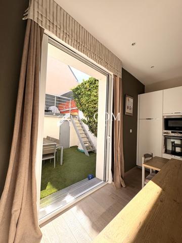 Maison 10 pièce(s) 5 chambre(s) 210 m²