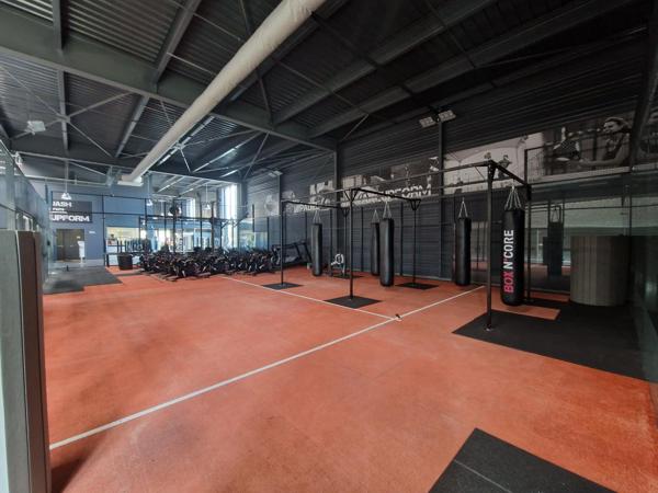 Local Commercial 770m² – Angers