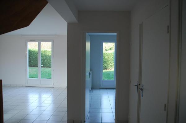 Buxerolles, maison 93 m2, 3 chambres, garage, jardin, stationnements.
