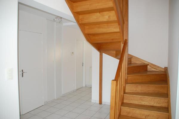 Buxerolles, maison 93 m2, 3 chambres, garage, jardin, stationnements.