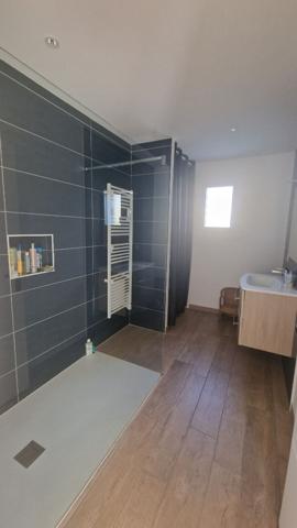 Belle maison moderne, lumineuse, fonctionnelle et prête à accueillir votre famille