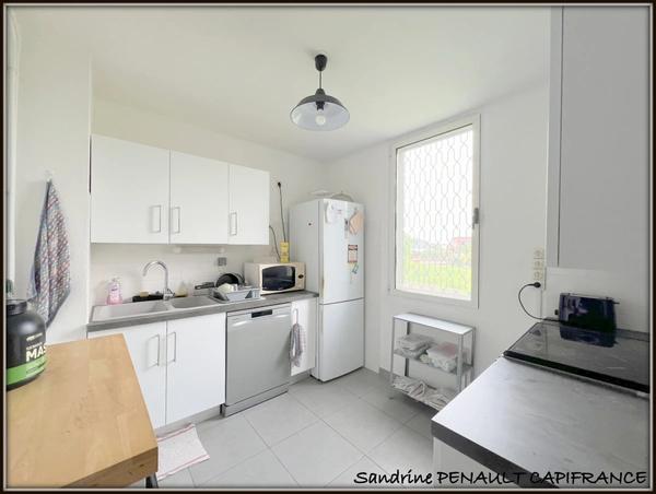 A VENDRE A KOUROU (97310) UN MAGNIFIQUE APPARTEMENT T4 DE 77 m² - AU PRIX DE 182 000 €.