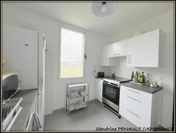 A VENDRE A KOUROU (97310) UN MAGNIFIQUE APPARTEMENT T4 DE 77 m² - AU PRIX DE 182 000 €.