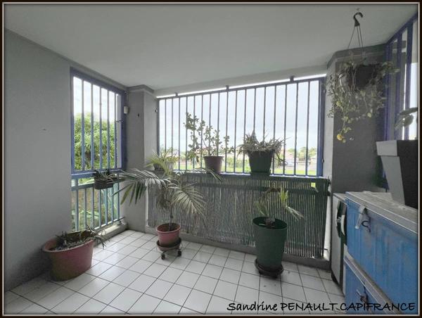 A VENDRE A KOUROU (97310) UN MAGNIFIQUE APPARTEMENT T4 DE 77 m² - AU PRIX DE 182 000 €.