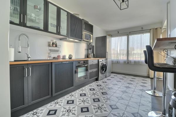 À seulement 3 minutes à pied du RER A - 84 m² lumineux avec parking, aux portes de La Défense