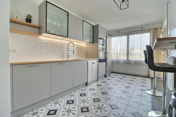 À seulement 3 minutes à pied du RER A - 84 m² lumineux avec parking, aux portes de La Défense