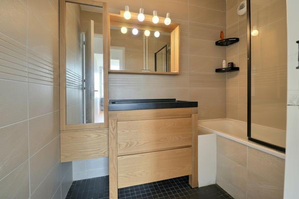 À seulement 3 minutes à pied du RER A - 84 m² lumineux avec parking, aux portes de La Défense