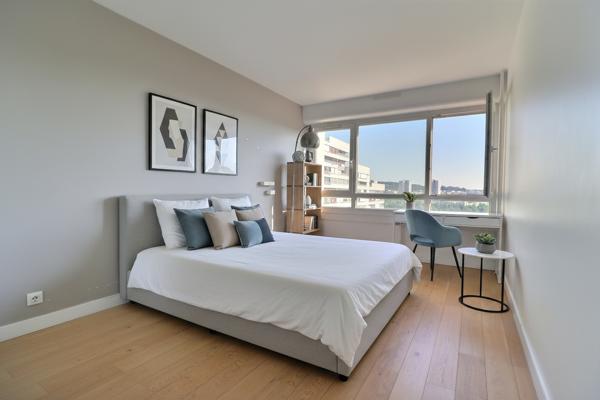 À seulement 3 minutes à pied du RER A - 84 m² lumineux avec parking, aux portes de La Défense