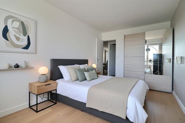 À seulement 3 minutes à pied du RER A - 84 m² lumineux avec parking, aux portes de La Défense