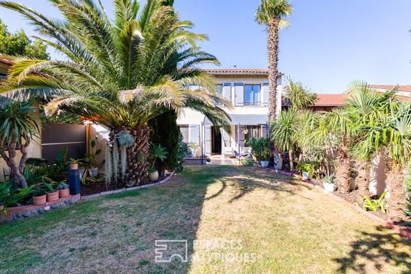 Charmante maison de ville avec piscine et jardin paysagé
