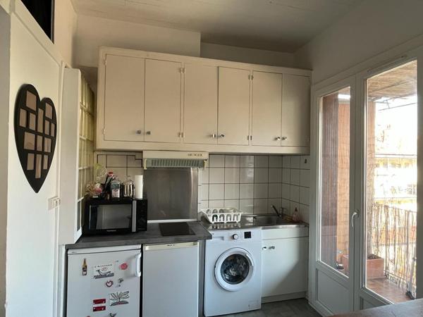 A louer appartement de type 2 à Marseille 13008 Quartier PERIER