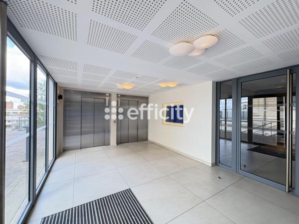 Appartement
         3 pièces
        - 62 m² Bien prestige 520 000 € *