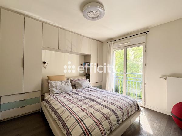 Appartement
         3 pièces
        - 62 m² Bien prestige 520 000 € *