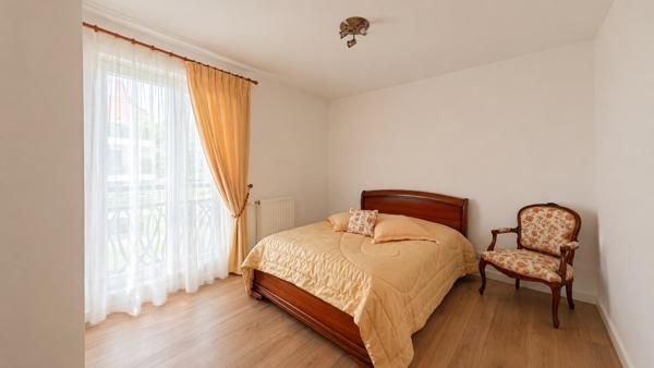 Appartement
         3 pièces
        - 66 m² 385 000 € *