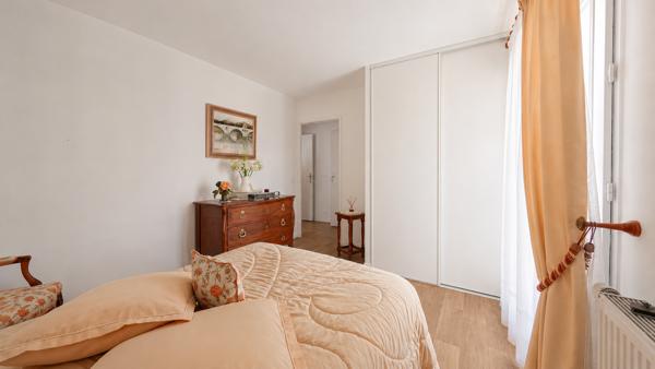 Appartement
         3 pièces
        - 66 m² 385 000 € *