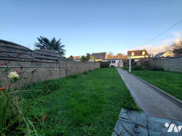 TOURLAVILLE - MAISON de 95m² habitables avec cour et jardin. bien placée pour toute commodité