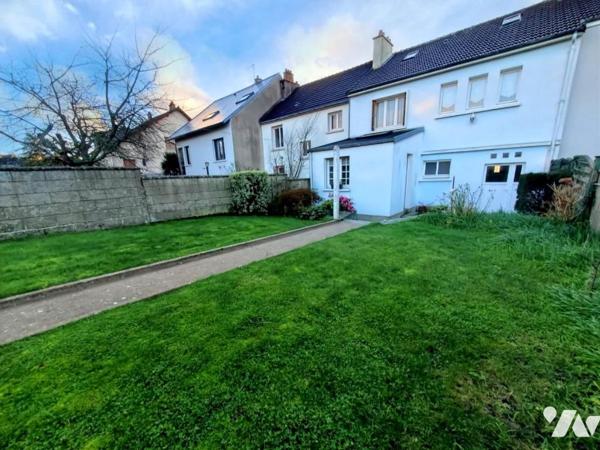TOURLAVILLE - MAISON de 95m² habitables avec cour et jardin. bien placée pour toute commodité