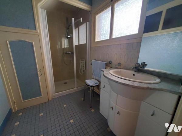 TOURLAVILLE - MAISON de 95m² habitables avec cour et jardin. bien placée pour toute commodité