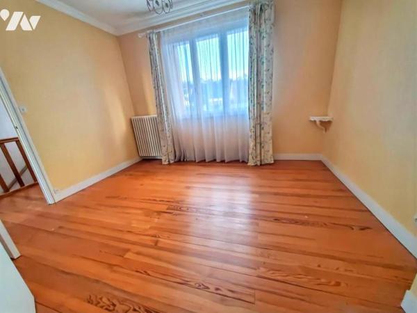 TOURLAVILLE - MAISON de 95m² habitables avec cour et jardin. bien placée pour toute commodité