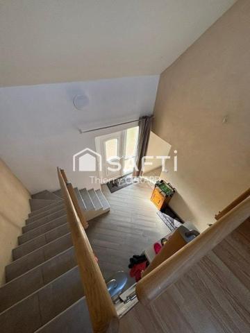 je vous propose cette belle propriété , a l'environnement agréable et calme