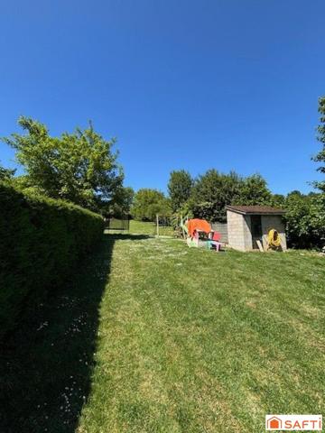 je vous propose cette belle propriété , a l'environnement agréable et calme