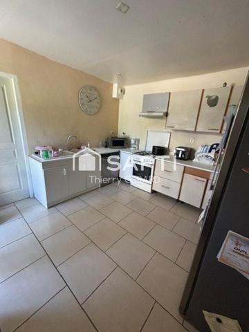 je vous propose cette belle propriété , a l'environnement agréable et calme