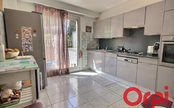 Appartement à vendre    4 pièces • 100,06 m2 Marseille 12