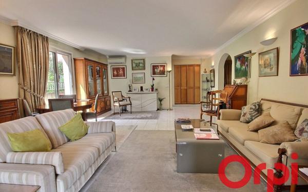 Appartement à vendre    4 pièces • 100,06 m2 Marseille 12