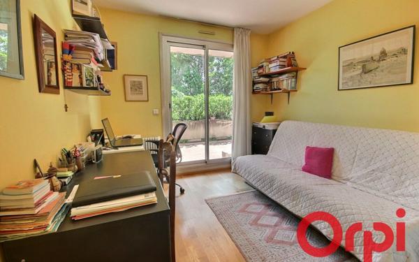 Appartement à vendre    4 pièces • 100,06 m2 Marseille 12