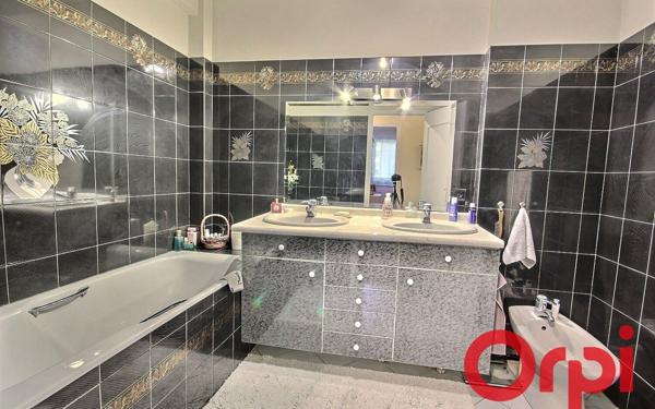 Appartement à vendre    4 pièces • 100,06 m2 Marseille 12