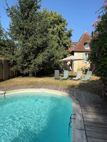 Neuvic (24190) maison bourgeoise avec jardin au calme