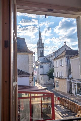 Neuvic (24190) maison bourgeoise avec jardin au calme