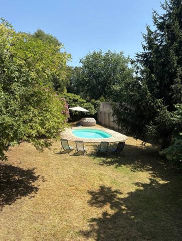 Neuvic (24190) maison bourgeoise avec jardin au calme