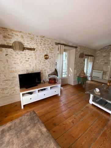 Neuvic (24190) maison bourgeoise avec jardin au calme