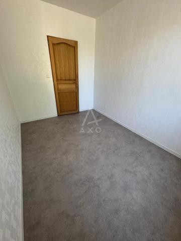 Maison de village pleine de potentiel à deux pas de Rogny-les-Sept-Écluses