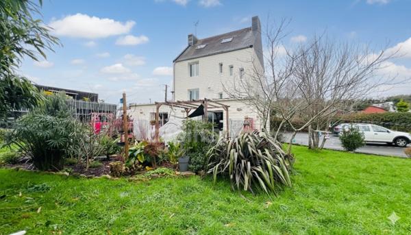 A VENDRE QUIMPER (29) - Immeuble de rapport sans copropriété avec 4 appartements d'une surface habitable de 220 m² - Terrain 600 m²