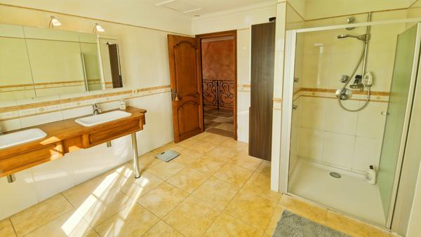 Nîmes (30000) Belle villa avec piscine à vendre proche de Nimes