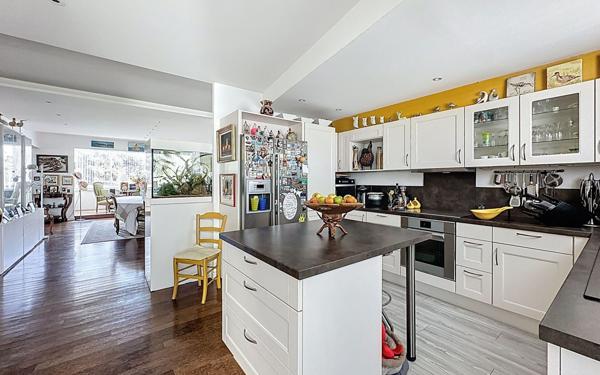 Appartement à vendre    4 pièces • 145 m2 La Rochelle