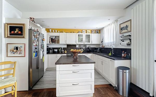 Appartement à vendre    4 pièces • 145 m2 La Rochelle