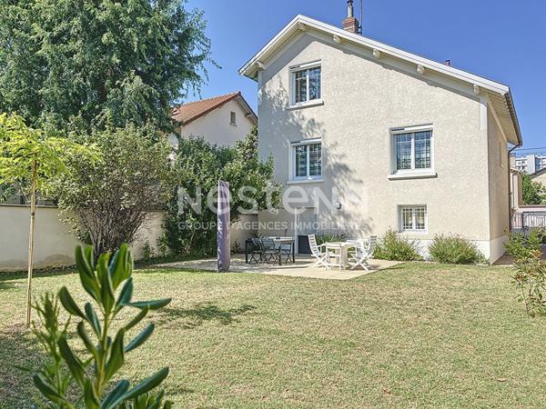 Grande Maison individuelle de 6 Pieces avec 4 chambres Garage et terrasse - 69500 BRON