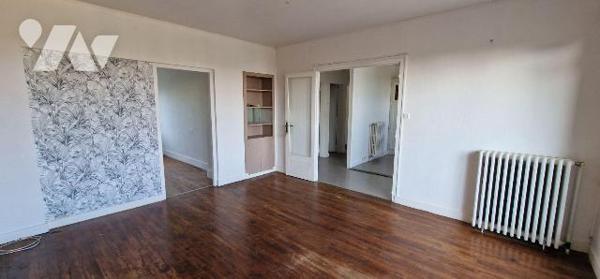 Maison à Vendre à Sainte-Radegonde (79100) en Deux-Sèvres (79)

Cette maison de 74 m² se situ...