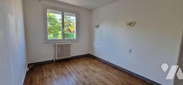 Maison à Vendre à Sainte-Radegonde (79100) en Deux-Sèvres (79)

Cette maison de 74 m² se situ...